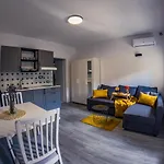 Апартаменты Deluxe And 