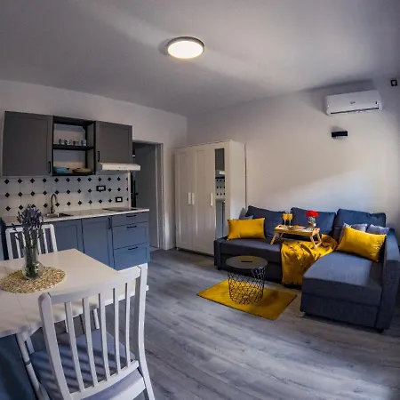 Appartamento Deluxe Apartment&studio Nona Fa *