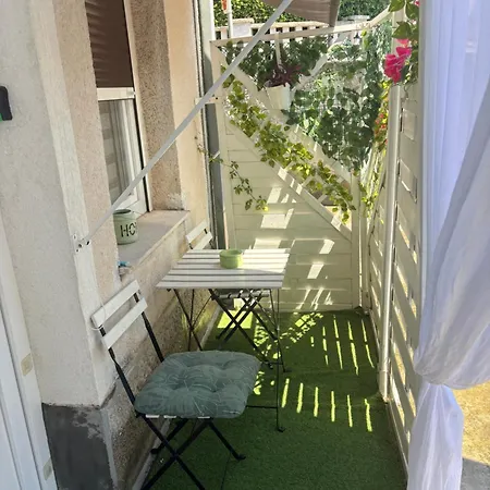 Apartman Deluxe And 